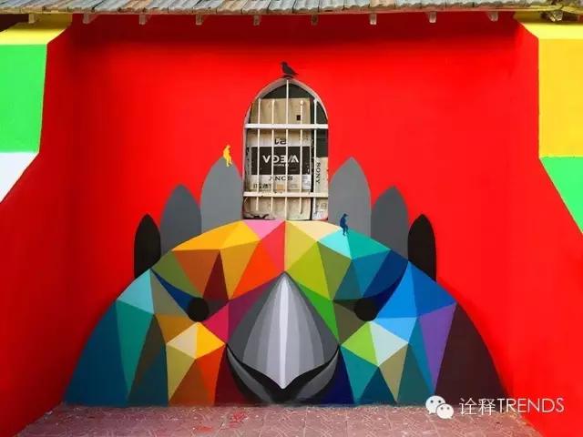 上帝涂鸦：他将废弃教堂变成了彩虹天堂