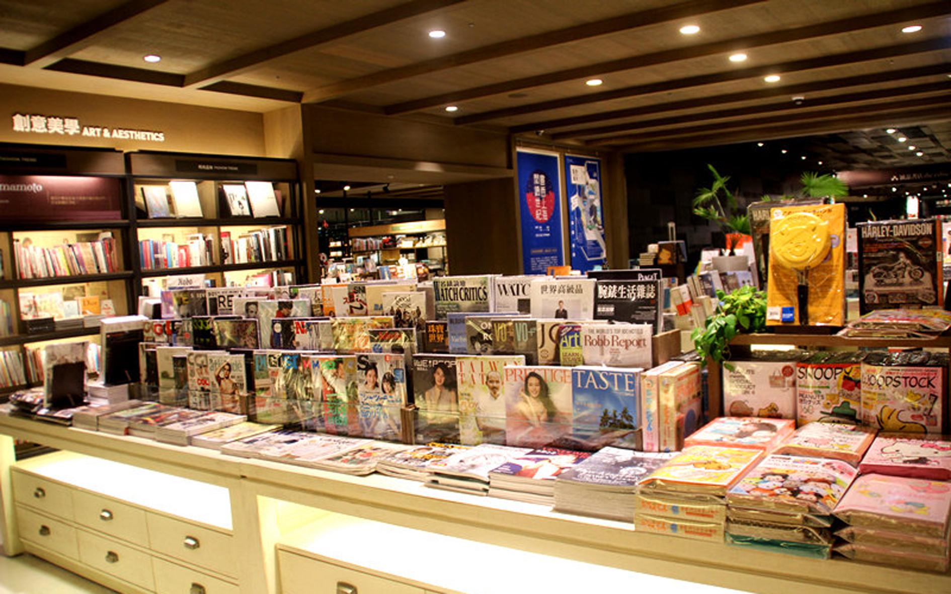 在书店里度过了一个下午,在书店度过美好的时光