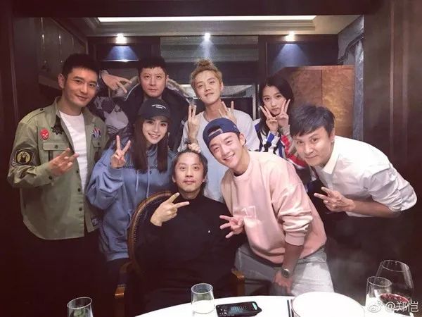 毕竟爱狗|哈哈哈哈哈哈……听说你们要买狗年单品?我就真的不拦了!