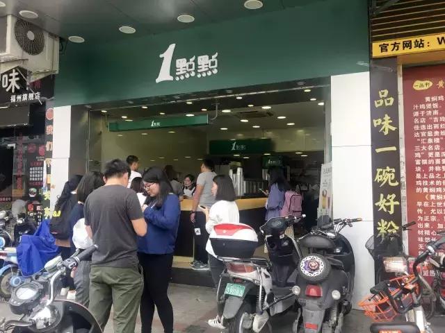 喝遍所有地方的拿铁,喝遍所有奶茶