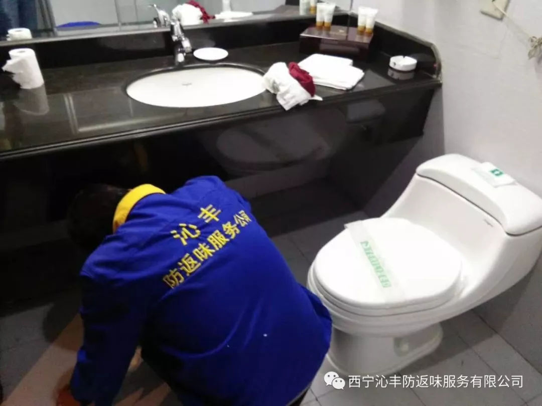 防溢水洗脸盆有异味怎么处理,面盆溢水孔如何防臭