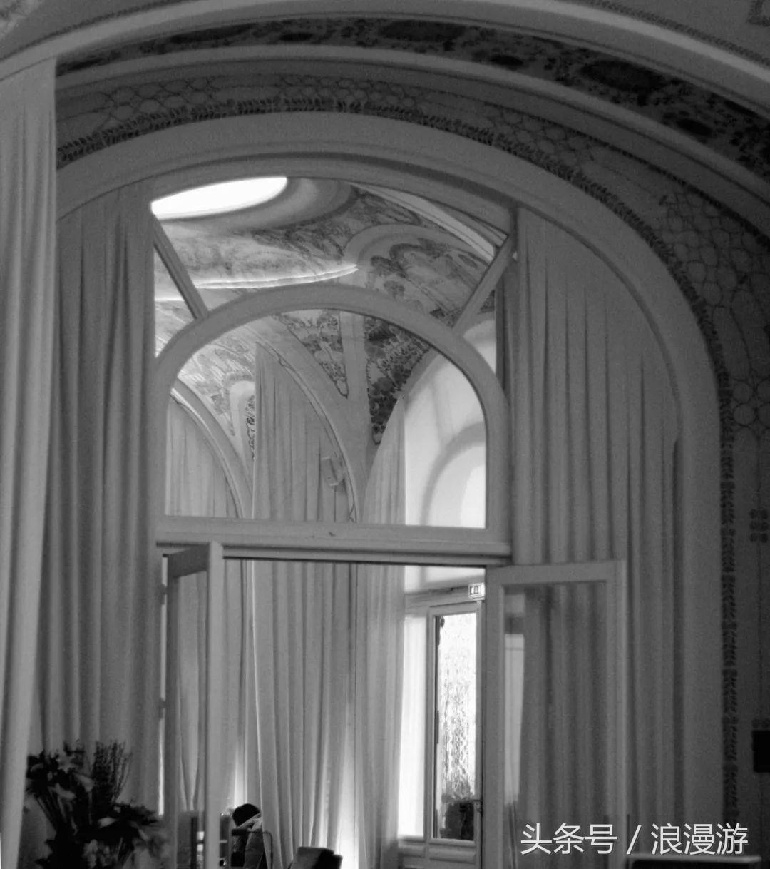 下雪天，在法国依云小镇的户外温泉泡汤，泡的全是依云水