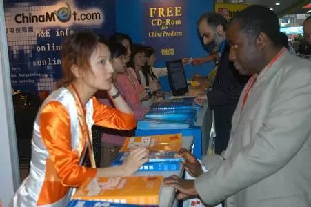 女孩是做教师好还是做公务员好,女生是做文职好还是做技术工好