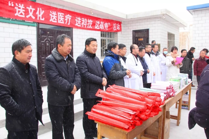 阳光教育集团参加“送文化，送医疗，送科技，送教育”慰问活动