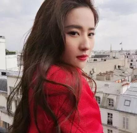 两年情断！为刘亦菲点一首《分手快乐》！