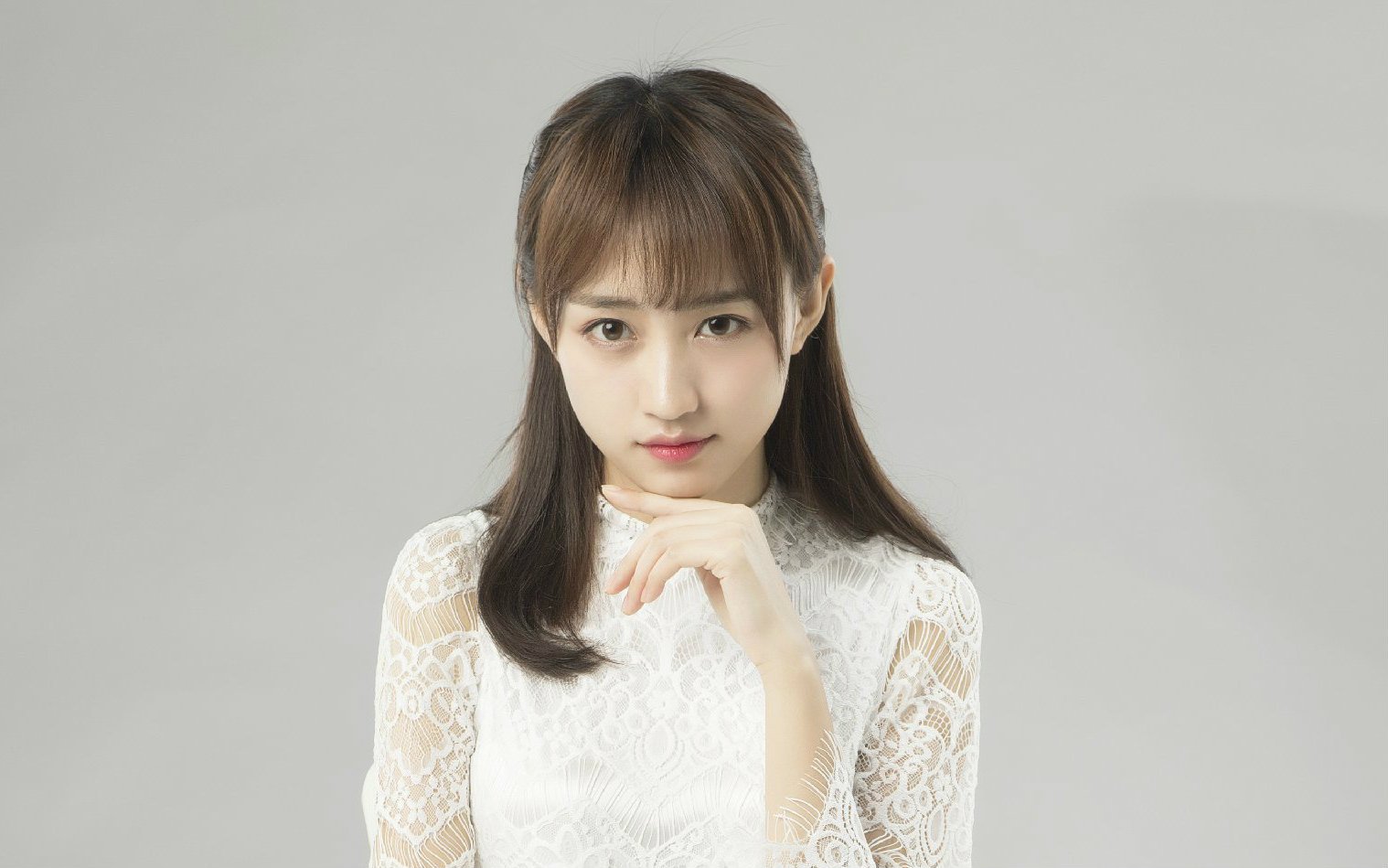 游戏废柴,用自己照片当屏保,可黄婷婷这个自恋girl只给*服私**6分