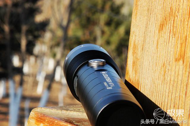 强光家用手电筒远射超亮,照明超远强光手电