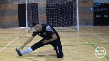 五人足球守门员新手入门,足球门将抓帽技巧