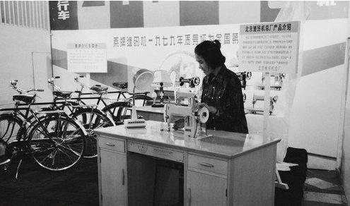 这可能是80年代最挣钱的生意!人山人海只为张门票……