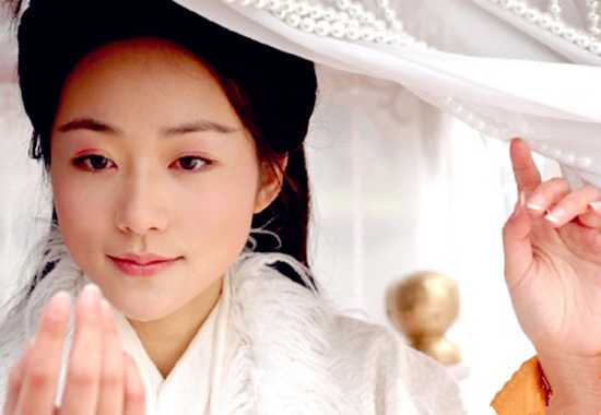 花瓶、炫富……被黑18年的她,如今却凭一档配音节目圈粉无数!