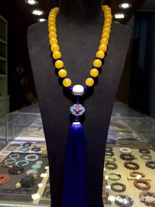 听我一句劝，把你浪费的钱买玉吧！不需十年，三年以后你回头来看