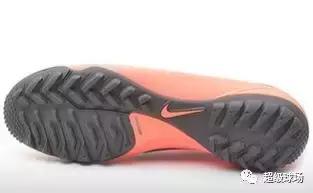 长钉鞋与碎钉鞋的区别,长钉足球鞋和碎钉足球鞋的区别