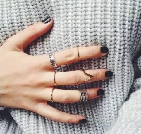 手指特别细怎么选戒指,手指太丑怎么办女生