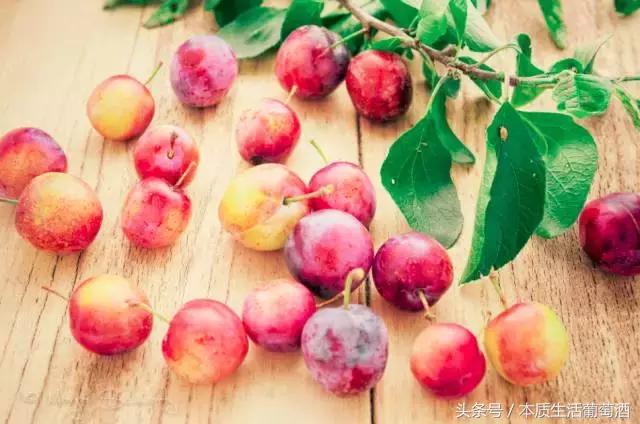 葡萄酒里面有哪些水果,喝葡萄酒前一定要知道的那些事