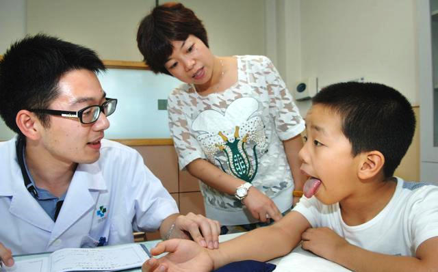 孩子吃了开药就上吐下泻,小孩吃药吃的拉肚子怎么办