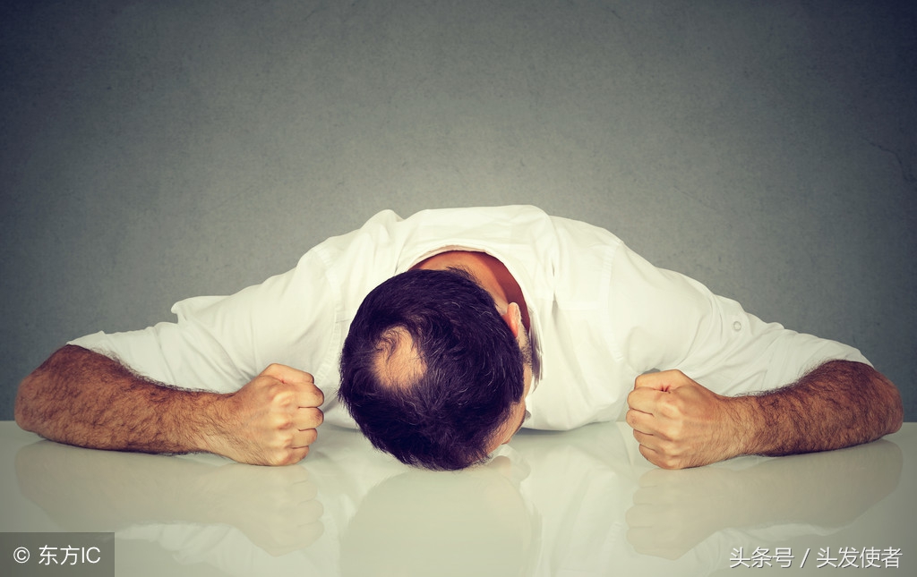 油脂堵塞毛囊导致脱发图片,脱发是因为毛囊油脂茂盛吗