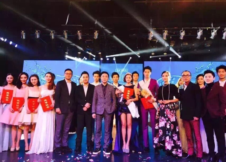 活泉拍拍乳中国校花男神大赛圆满落幕最美校花诞生