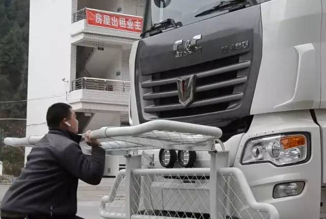 卡车前面的保险杠有什么用,卡车后保险杠最新标准