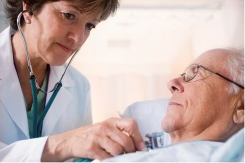 中老年牙龈出血是怎么回事,老年人牙龈出血吃什么药治疗