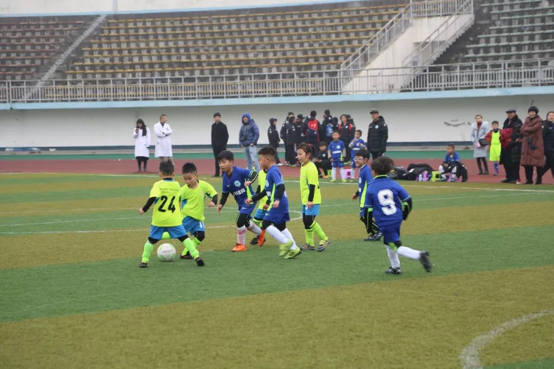 自古英雄出少年团,自古英雄出少年雏鹰展翅任翱翔