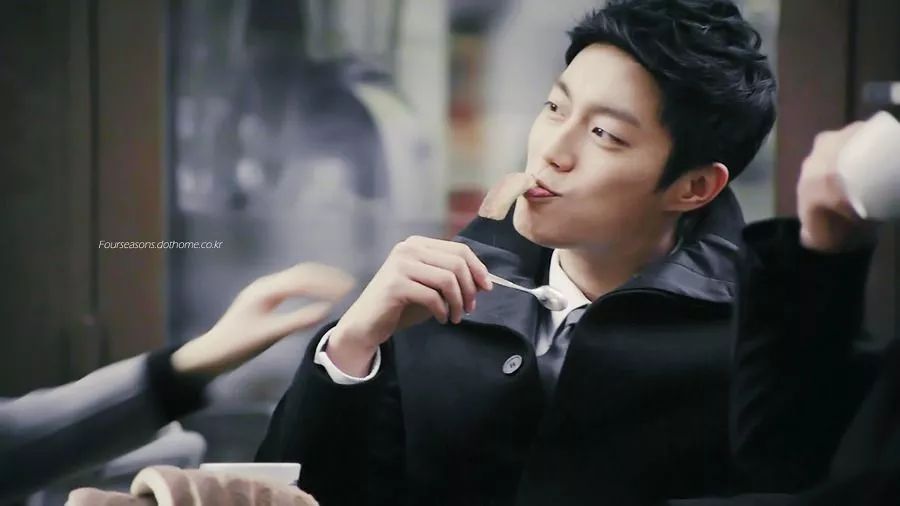 18岁落选JYP,医生认证为整容模板!演戏最好的不正经爱豆却靠吃播一炮而红?