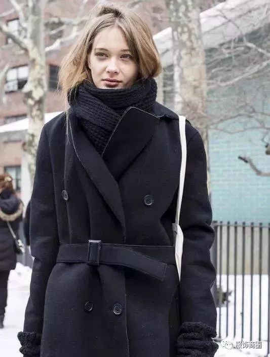 盘点一下今冬最in的围巾款式，轻松承包你冬季的所有时髦搭配
