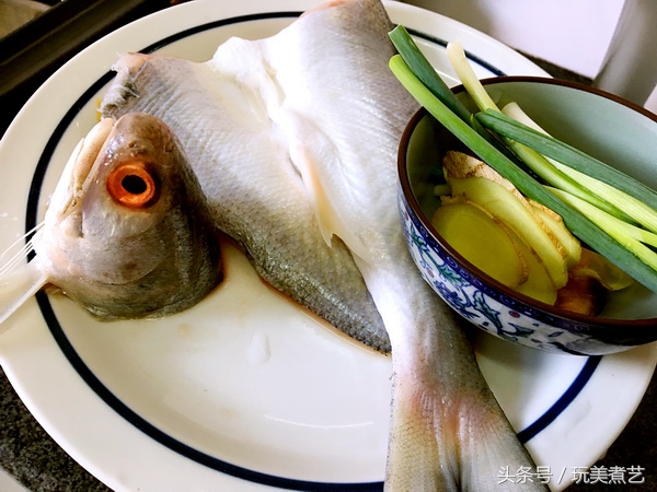 酱汁鱼简便做法,浇汁鱼家常做法清蒸