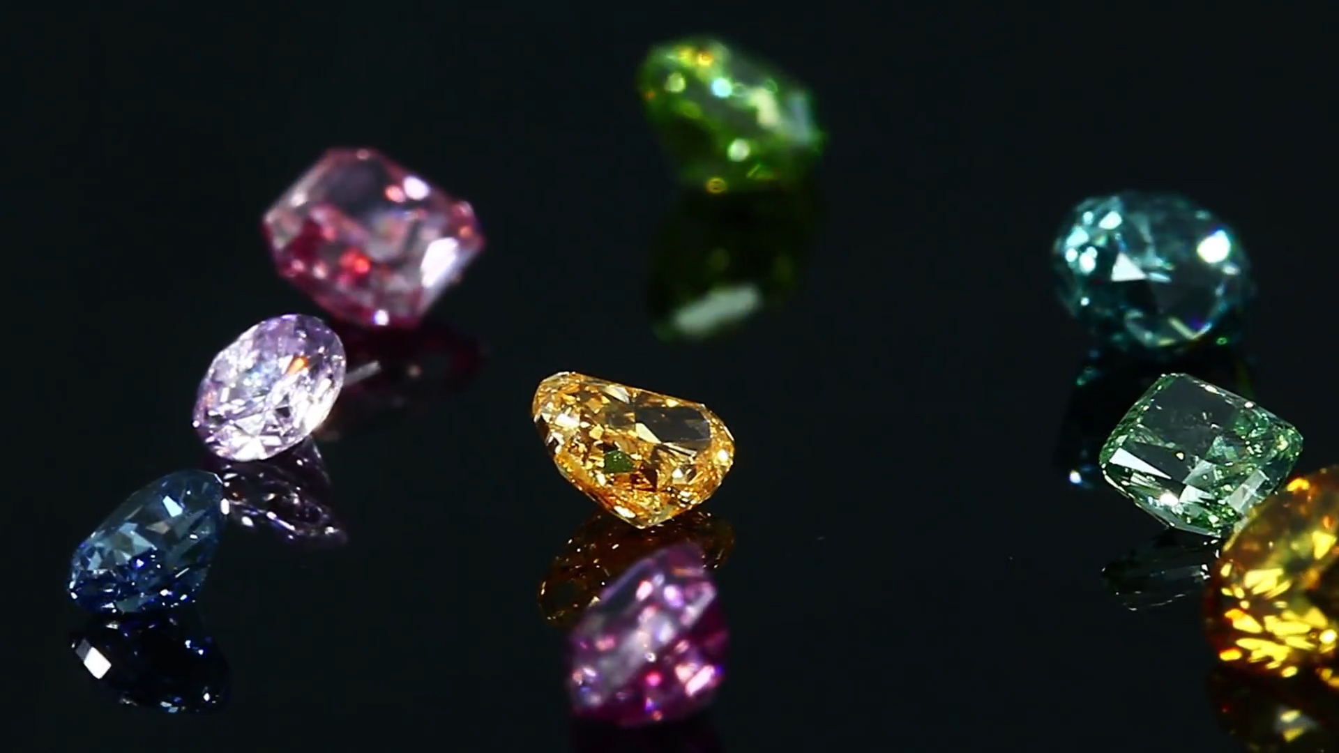 结婚选到意义非凡的钻戒,心形钻戒婚戒怎么选怎么订