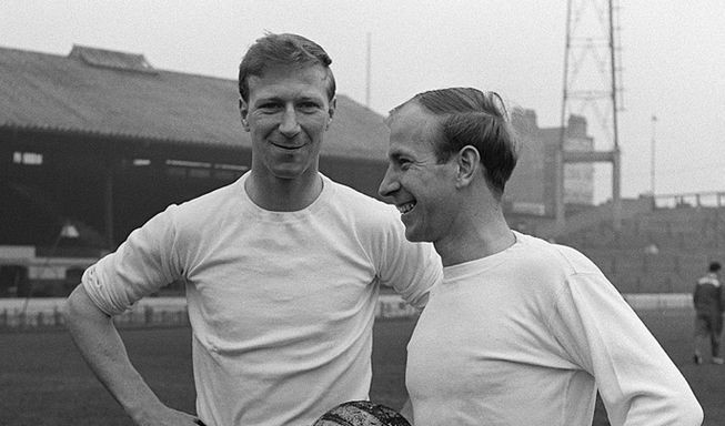 受到红绿灯启发，他用红黄牌制度改变了足球