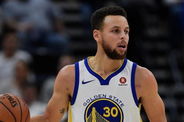 詹姆斯连续4年称霸收入榜,上一位超过他的还是那个湖人名宿