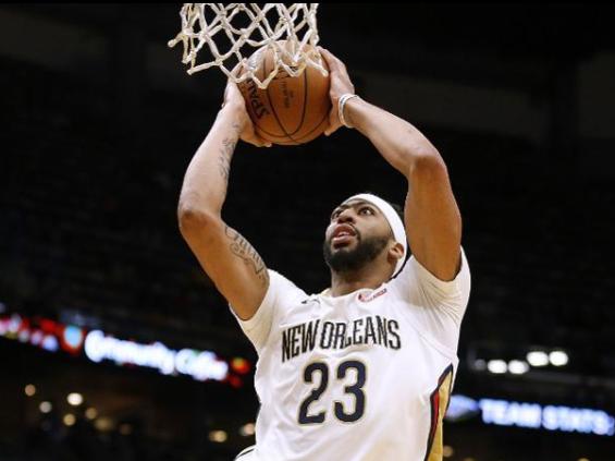 詹姆斯连续4年称霸收入榜,上一位超过他的还是那个湖人名宿