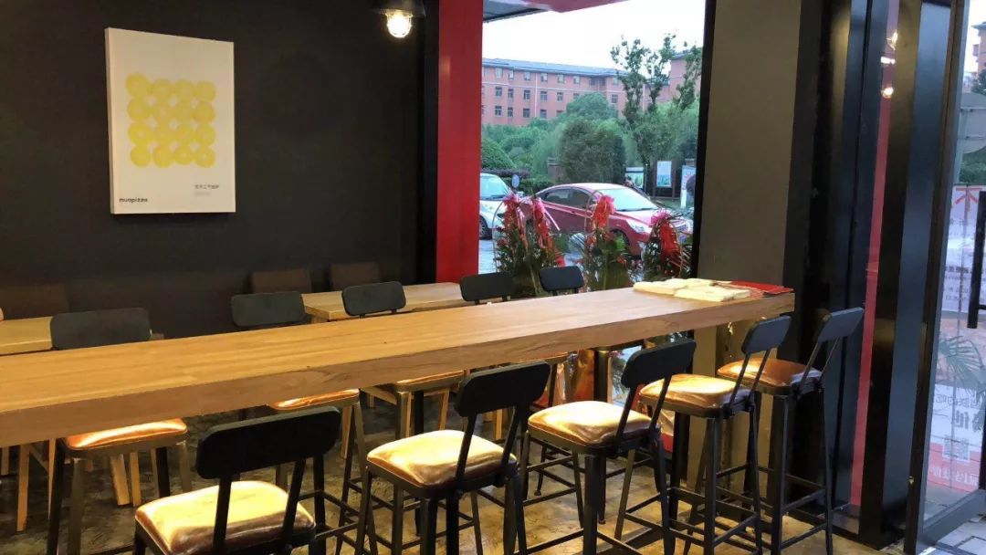 他想1年开1000家店，一块披萨里的“大野心”|慕玛披萨顾叶挺