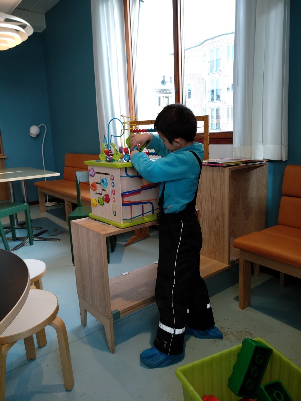 儿童长出多余的牙怎么处理,小孩上门牙有个窟窿怎么办