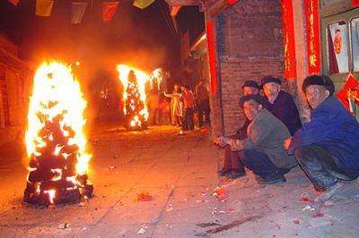 发财中国年/除夕夜的炭灰，别急着倒，等到这天有好运！