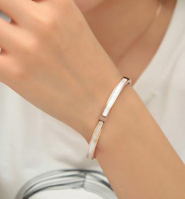 衬衫搭什么手饰,首饰搭配方法视频