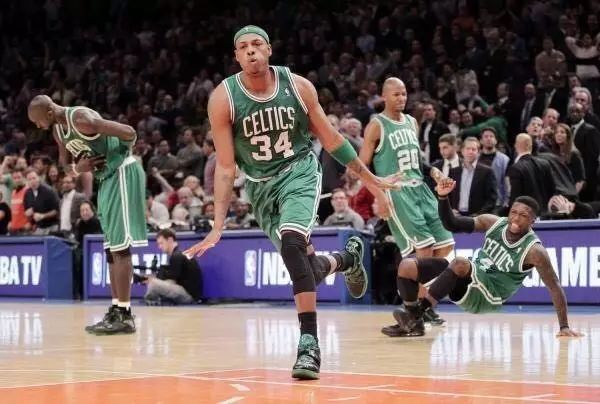 北岸花园的5号球衣,北岸花园球馆旗帜