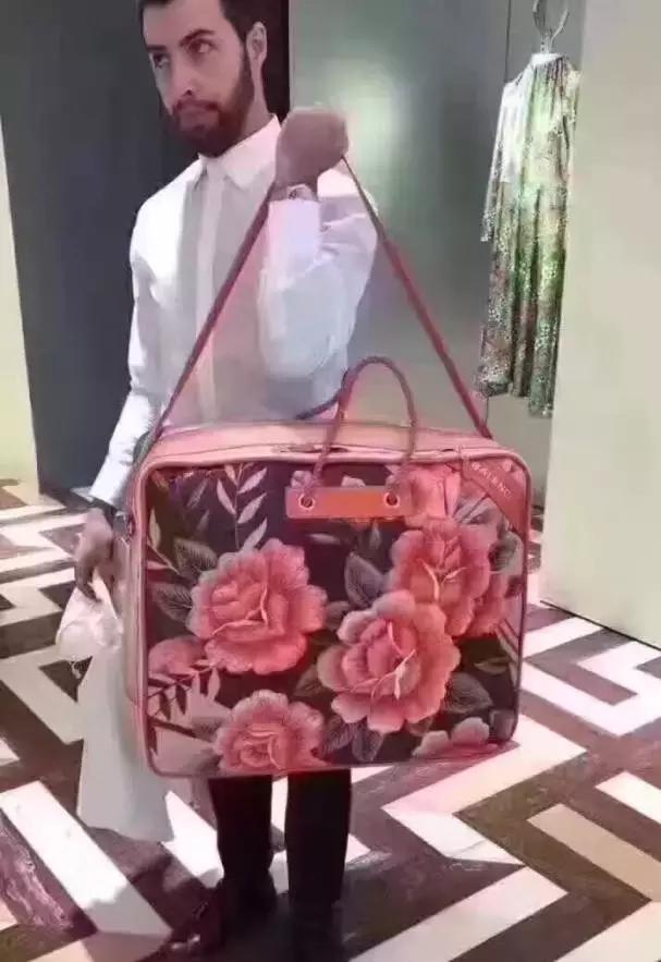 杜海涛机场购物袋,杜海涛背什么牌子的包