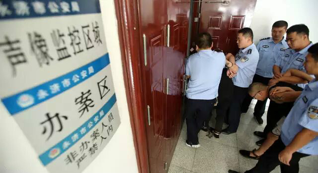 丈夫给妻子打电话妻子直接挂断,丈夫给妻子打电话报警