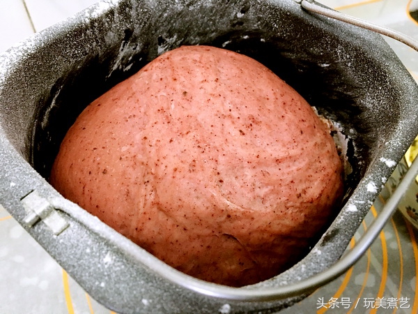 红的出彩与自信,丰富内涵不是吹出来