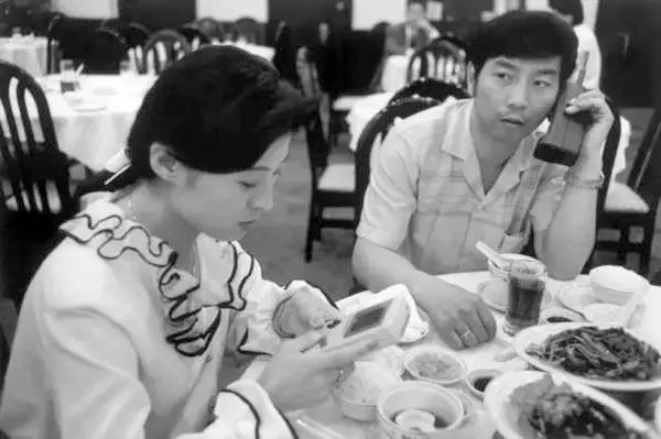 1957年的裸模与热吻！这个外国人在中国*拍偷**的老照片你一定没见过