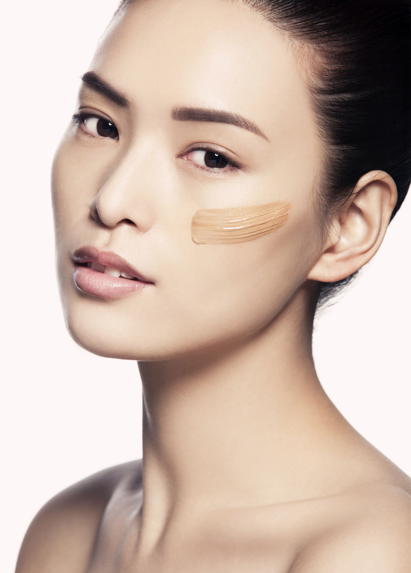 看脸上斑区,男人脸上长斑是什么疾病