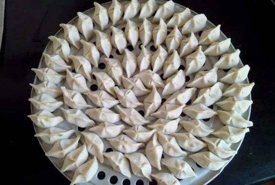 春节包馅饺子里面放什么吉利,过春节吃啥馅饺子最吉利