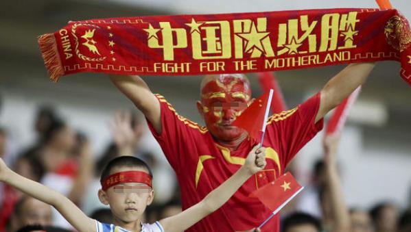 少年光脚足球,足球少年光脚踢球