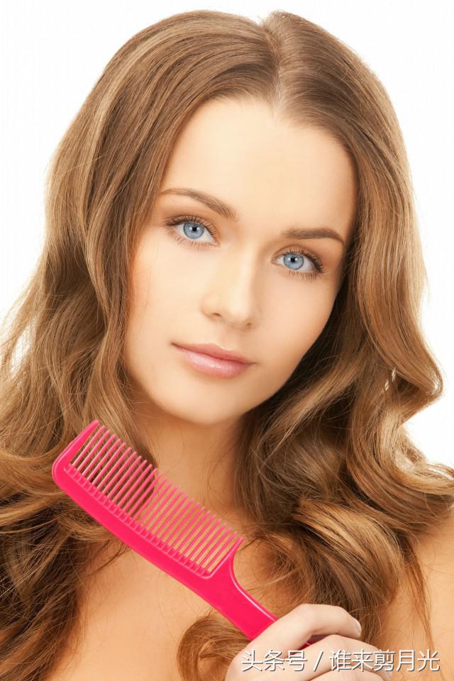 大饼脸适合什么发型减龄,大饼脸怎样剪小碎发才能显脸小