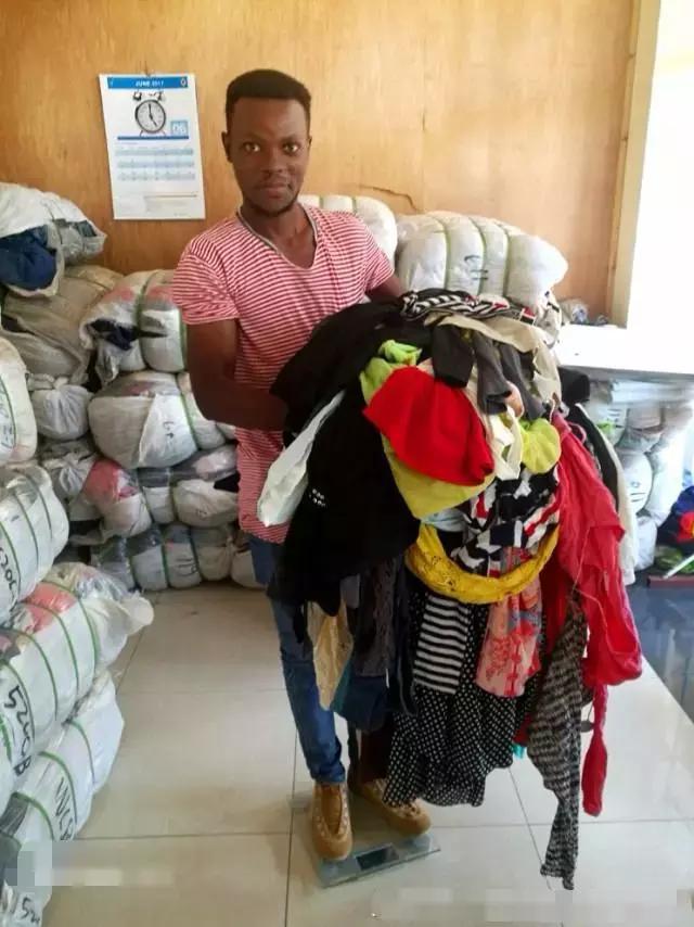 非洲富人奢侈品：有中文字的旧衣服更值钱