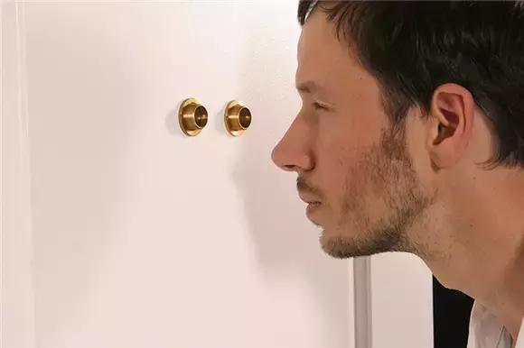 他把12个前女友都做成了高跟鞋？到底是真的假的