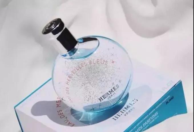 大年初一拜年发烟,大年初一喷迪奥香奈儿