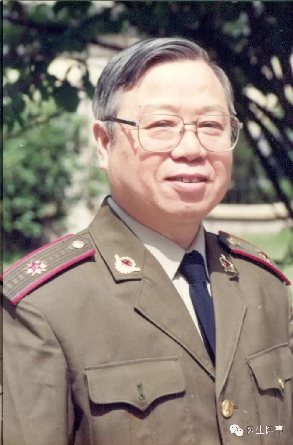 他也来自部队医院，也是一位军医，却是另一个故事