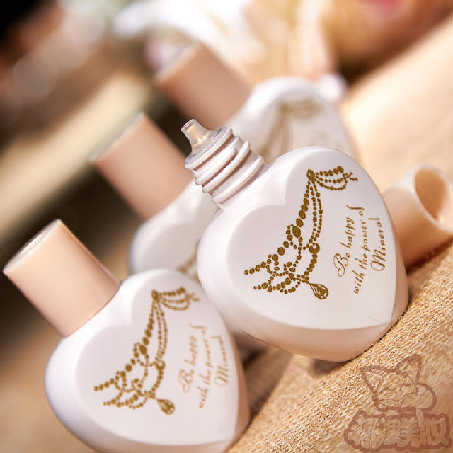 显白不掉妆的粉底液,粉底液推荐润润的