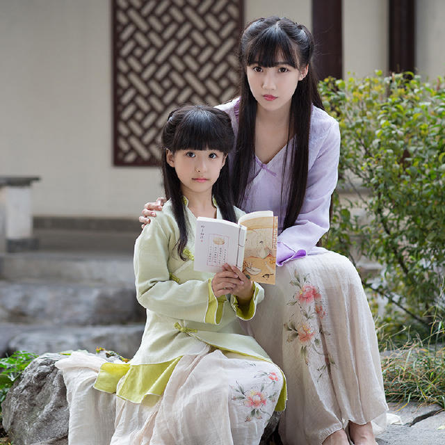 秋季来一套亲子装时尚又有面子,洋气复古亲子装